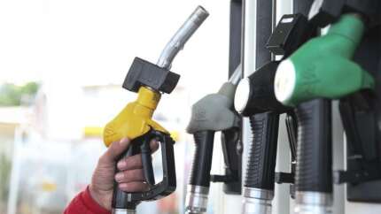 Beklenen zam pompalara yansıdı! Benzin ve motorine zam geldi