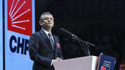 Özgür Özel, Veli Ağbaba, Ali Mahir Başarır'ın Hazım Giray'ın yatındaki eğlence anları