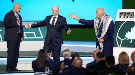 Filistin Futbol Federasyonu Başkanı, İsrailli başkanın elini sıkmadı
