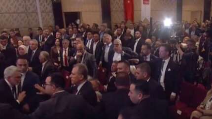 TBB toplantısında gergin anlar! Ekrem İmamoğlu'nun mektubunu okumak istediler: AK Parti ve CHP'li üyeler birbirine girdi...