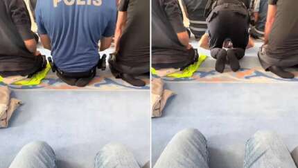 Önünde namaz kılan polisi saniye saniye kayda aldı: Düştüğü not ise şaşkınlık yarattı