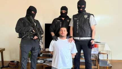 MİT ve Narkotik'ten ortak operasyon! 'Difüzyon Mesajı' ile aranıyordu: Ülkenin büyük baronu İstanbul'da yakalandı