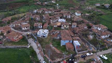 Çorum'da hortum: Evler hasar gördü, 5 kişi yaralandı