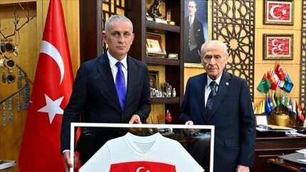 Devlet Bahçeli'den İbrahim Hacıosmanoğlu'na: "Küme düşmeyi kaldırın, lig 21 takımla oynansın"