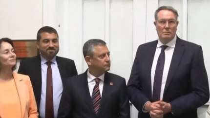 Meclis'te şok anlar! Kimse bunu beklemiyordu... Özgür Özel destek görüşmesinde neye uğradığını şaşırdı!