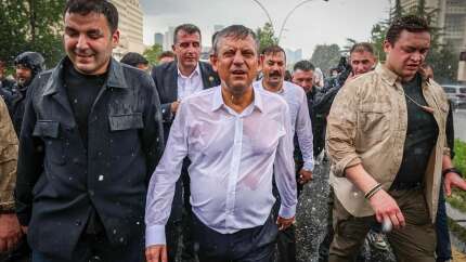 Özgür Özel'in "CHP'yi bölme formülü" ortaya çıktı: 20 vekil gidiyor, kendisi kalıyor!