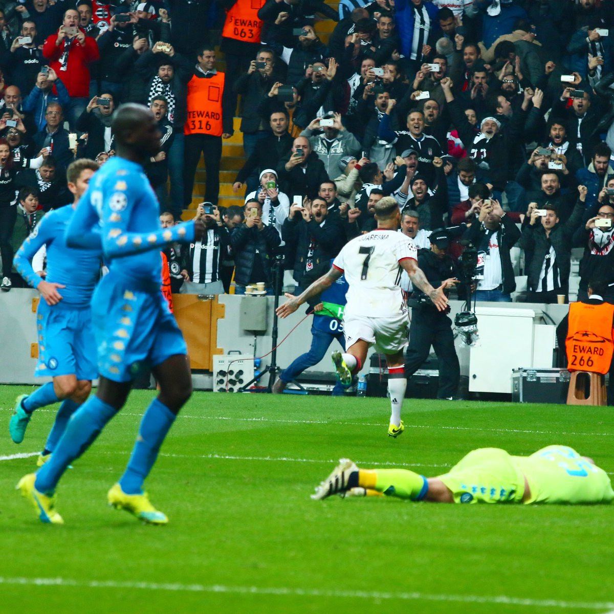 Beşiktaş Napoli maçı geniş özet ve Quaresma'nın golünü izle - video