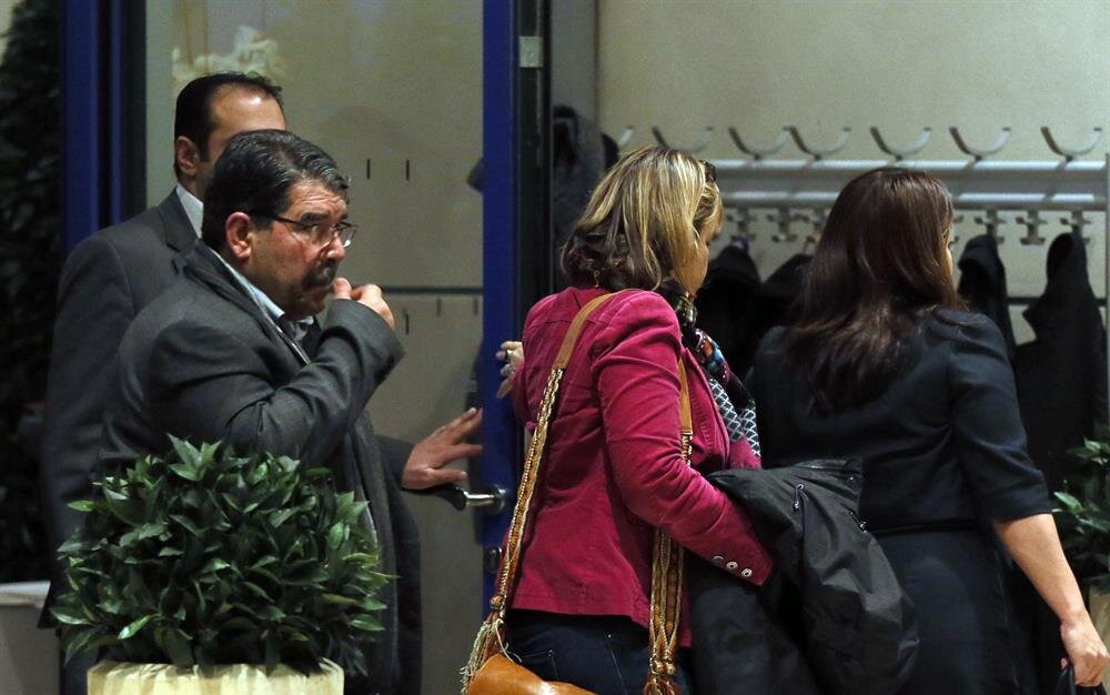 PYD'nin elebaşı Müslim, Alman Meclisi'nde iki milletvekiliyle buluştu.