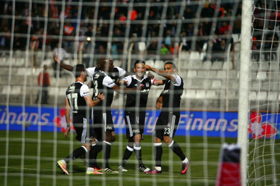Beşiktaş - Bursaspor maçı canlı radyo yayını dinle