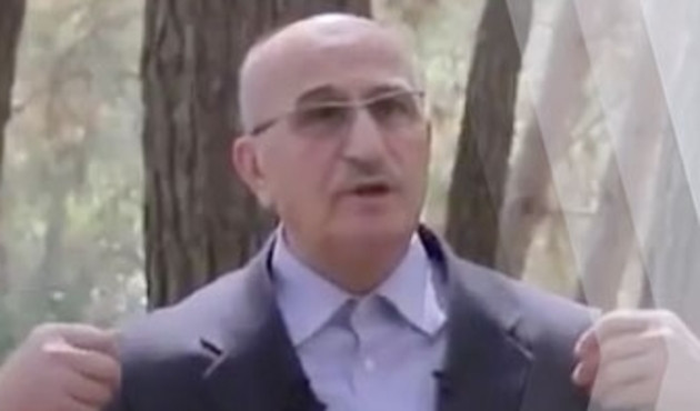 Fethullah G&uuml;len'in &uuml;zerine atlayıp, pazularına kadar sıkan FET&Ouml;'c&uuml; konuştu VİDEO