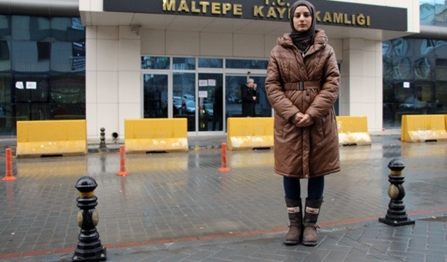 İstanbul'da baş&ouml;rt&uuml;l&uuml; gen&ccedil; kıza  &ccedil;irkin saldırı
