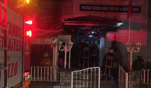 M&uuml;jdat Gezen '&ccedil;ember sakallı' dedi, olayı 'hayır'a bağladı!
