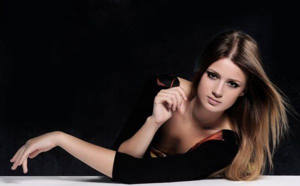 Gizem_Karaca_kimdir