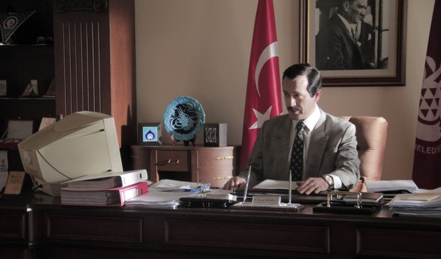 Erdoğan'ın hayatını(!)  anlatan Reis filmi ilk g&uuml;nde h&uuml;srana uğradı