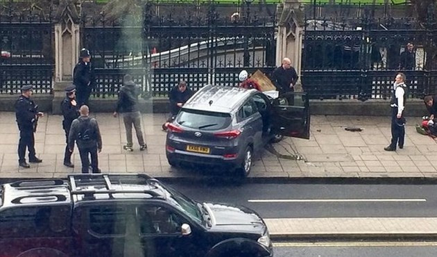 Londra'da korkun&ccedil; ter&ouml;r bilan&ccedil;osu: 5 &ouml;l&uuml;, 40 yaralı...