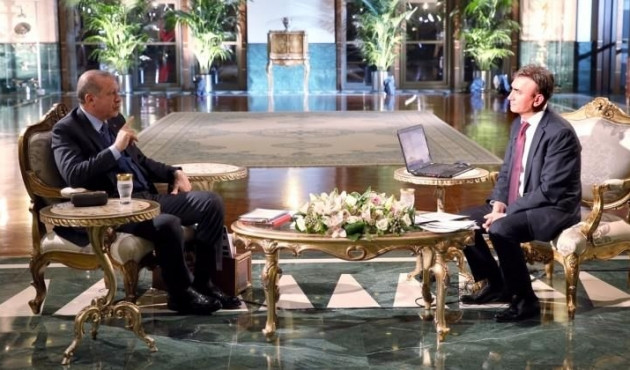Cumhurbaşkanı Erdoğan: Havalimanında darbecilerle iletişim kurduğunu bilseydim Yenikapı'ya davet etmezdim