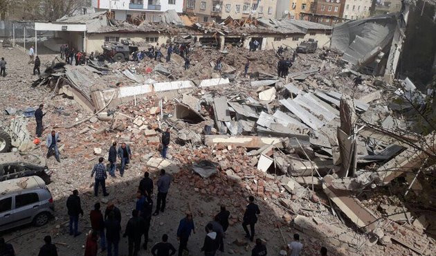 Diyarbakır patlaması ter&ouml;r saldırısı &ccedil;ıktı! T&uuml;nel kazıp patlatmışlar...