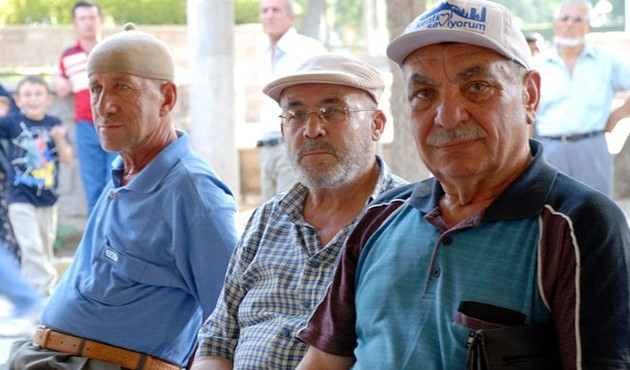 Emeklilikte yaşa takılanlar (EYT) i&ccedil;in m&uuml;jdeli haber varmı? Son durum ne? EYTi&ccedil;in yasa &ccedil;ıktı mı?