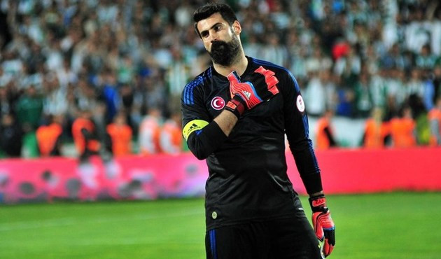 Volkan Demirel ka&ccedil;ırdı, sosyal medya yıkıldı!