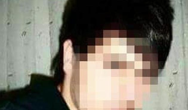 Penisini kesti, tuvalete atıp sifonu &ccedil;ekti... Kanıyla duvara yazdıkları şok etti!