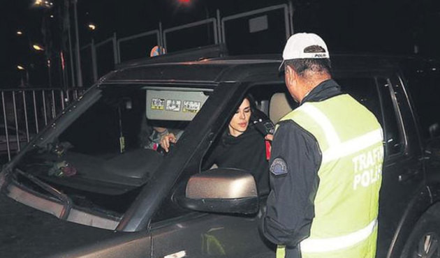 Ayşe Hatun &Ouml;nal olay &ccedil;ıkardı: 'Siz nereden &ccedil;ıktınız, s..... gidin'