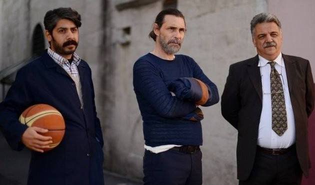 Adı Efsane yeni b&ouml;l&uuml;me Tarık- Bahar aşkı damga vuruyor|İşte Adı Efsane 14. yeni b&ouml;l&uuml;m fragmanı