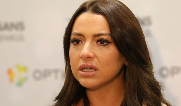 Hadise g&ouml;zyaşlarına boğuldu!