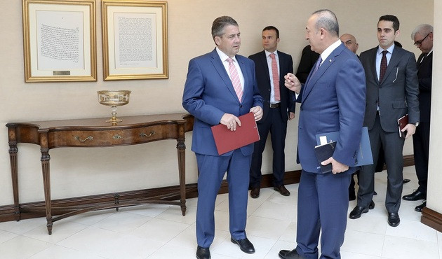 Ortak basın toplantısında &Ccedil;avuşoğlu'dan İncirlik mesajı: "İncirlik değil, Konya!"