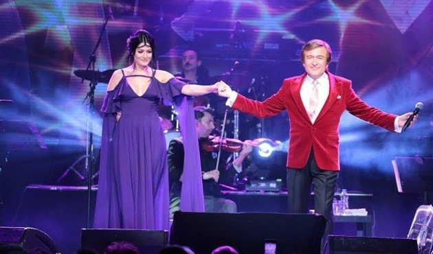 Erol Evgin ile Deniz &Ccedil;akır'dan muhteşem performans!