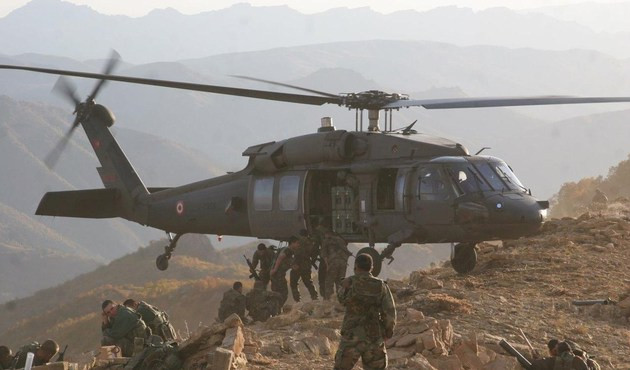 Hakkari'de helikoptere roketli saldırı...