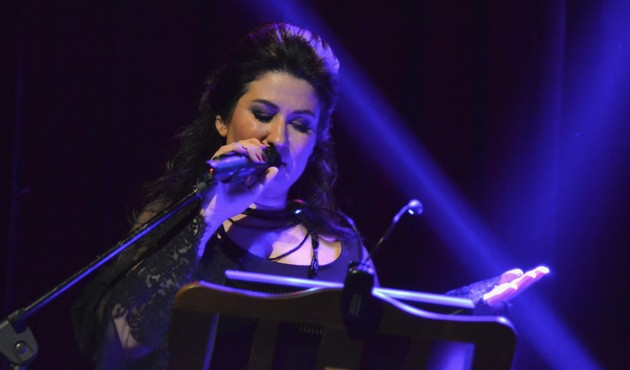 İclal Aydın'dan BKM sahnesinde şiir ve m&uuml;zik ziyafeti!
