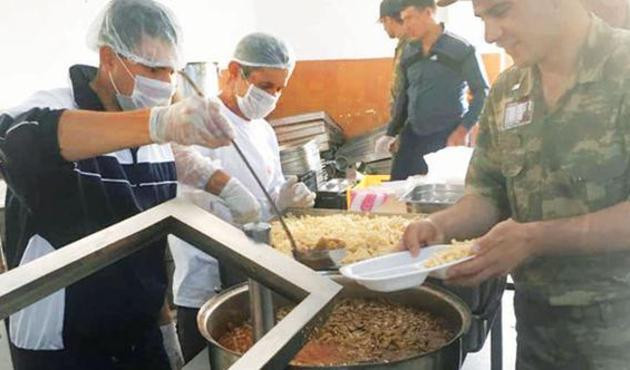 Manisa'da askerler o firmanın yemeği ile zehirlendi! O firma ise ortada yok...