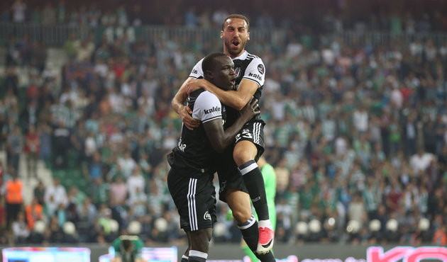 Fenerbah&ccedil;e Beşiktaş'ın forvetine g&ouml;z dikti!