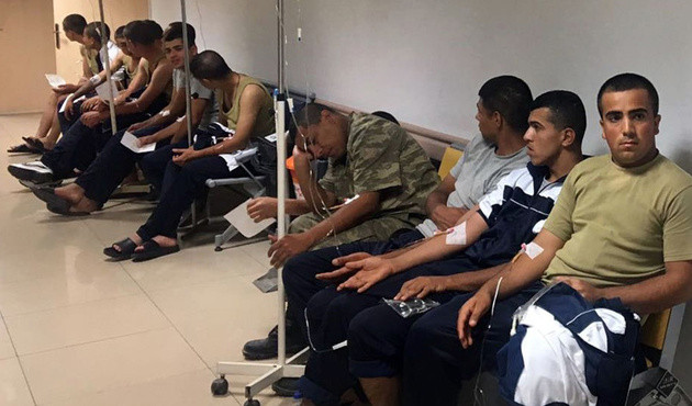 Kışladaki yemek skandalında aş&ccedil;ıdan şok ifade: Su lağım kokuyordu