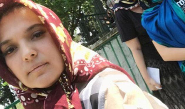 Demet Akalın, memleketinde t&uuml;rbe ziyaretine gitti!