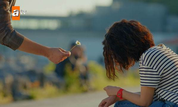 Seviyor Sevmiyor oyuncuları kimdir? Konusu Kadrosu