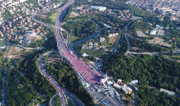Akınlarda &ccedil;ocuklar gibi şendik, o g&uuml;n hainlerin ordusunu yendik!