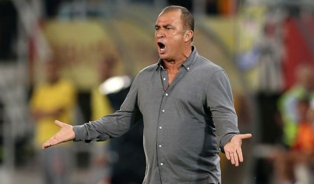 Fatih Terim'in Ala&ccedil;atı'da mekan bastığı o an! / VİDEO