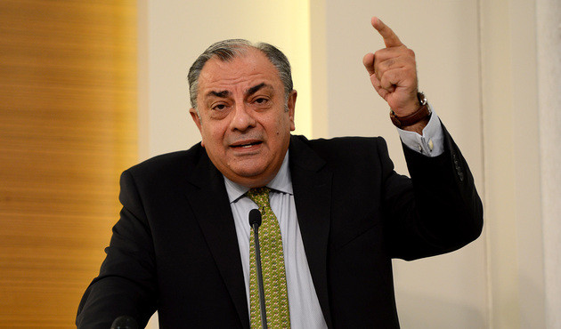 Tuğrul T&uuml;rkeş s&uuml;rprizi! 2015'te AK Parti'ye katılan tecr&uuml;beli siyaset&ccedil;i kabine dışı kaldı...