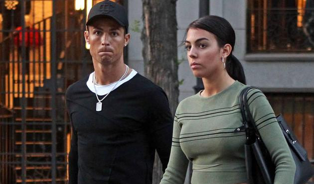 Sosyal medya Cristiano Ronaldo'nun bu fotoğrafıyla &ccedil;alkalanıyor!
