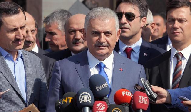 Başbakan Yıldırım'dan flaş a&ccedil;ıklamalar! "Konuşarak &ccedil;&ouml;zebiliriz daha fazla germeye gerek yok"