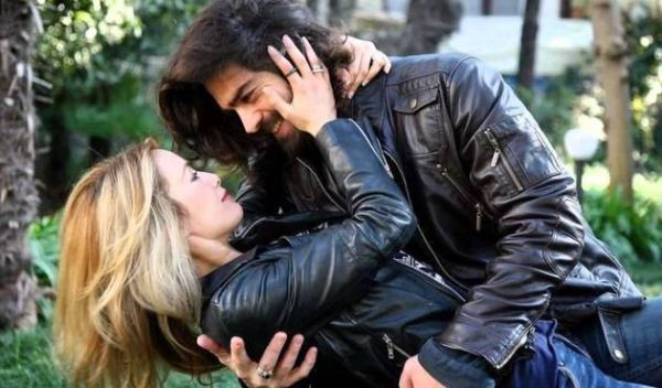cropped_content_gamze-ozcelik-eski-esi-ugur-pektasla-yeniden-mi-evleniyor_8b0Y66174E5CvEQ