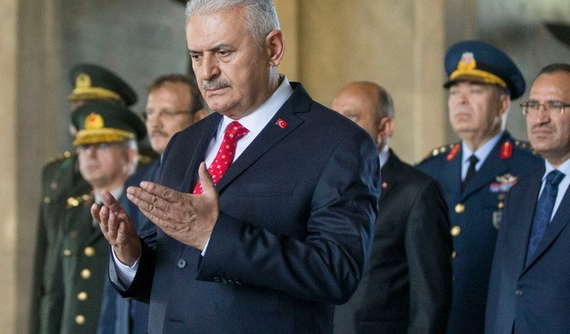 Başbakan'ın Atat&uuml;rk'&uuml;n ruhuna okuduğu Fatiha, radikal solcuları rahatsız etti! / VİDEO