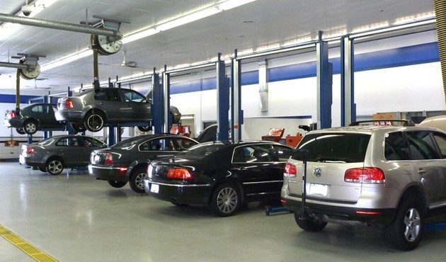 Alman otomotiv devi Volkswagen 385 bin aracını servislere &ccedil;ağıracak...