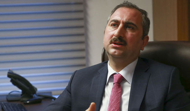 Adalet Bakanı G&uuml;l a&ccedil;ıkladı! 950 yeni hakim ve savcı alınacak...