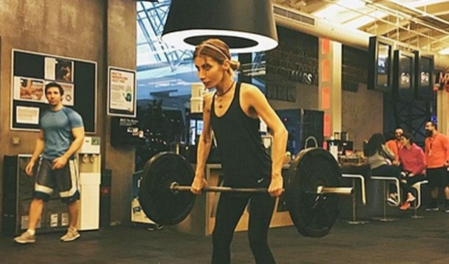 15 kilo vermişti... İrem Derici &ouml;yle bir poz verdi ki herkesi şaşırttı!