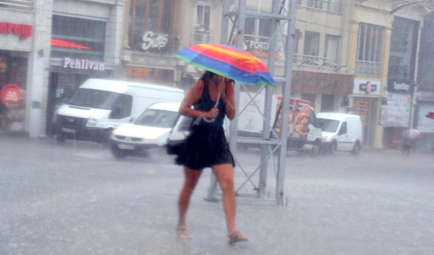 İstanbullular dikkat kuvvetli yağış geliyor! Meteoroloji uyardı, AKOM  saat verdi...