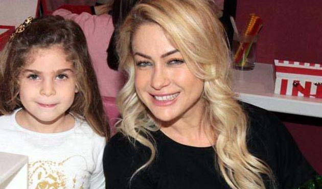 &Uuml;nl&uuml; oyuncu Yeliz Yeşilmen'den dehşete d&uuml;ş&uuml;ren iddia: "Kızımı yaralayıp &uuml;st&uuml;me saldırdılar"