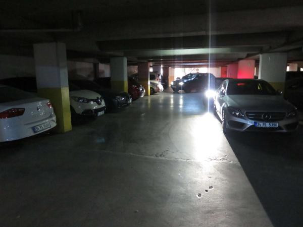 istanbulda-dolu-alarmi.-kapali-otoparklar-tika-basa-doldu_4137_dhaphoto1