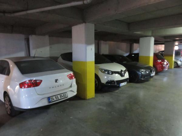 istanbulda-dolu-alarmi.-kapali-otoparklar-tika-basa-doldu_4137_dhaphoto3